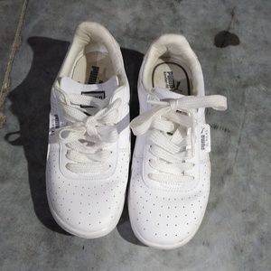 Boys Puma tennis shoe